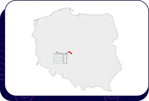 Mapa Polski z umieszczoną na niej ikoną obudowy akustycznej Silencions s|AC| z małą polską flagą, symbolizująca lokalną produkcję i kontrolę jakości.