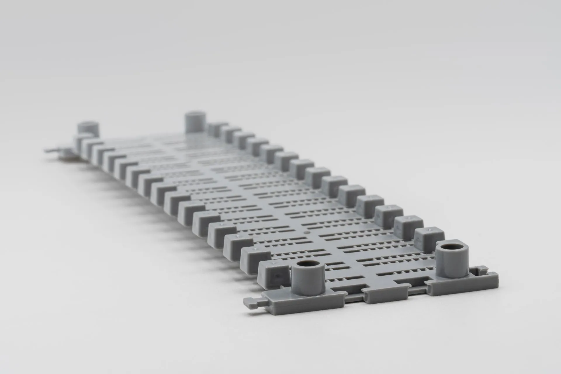 Przykład dedykowanej adaptacji technicznej – element wibroizolacyjny o strukturze kratownicowej, zaprojektowany i wykonany przez Silencions.