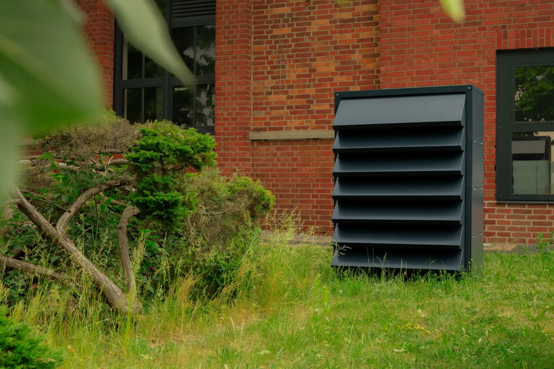 Wyciszanie pomp ciepła i klimatyzatorów – jak profesjonalnie budować przewagę rynkową w branży HVAC?