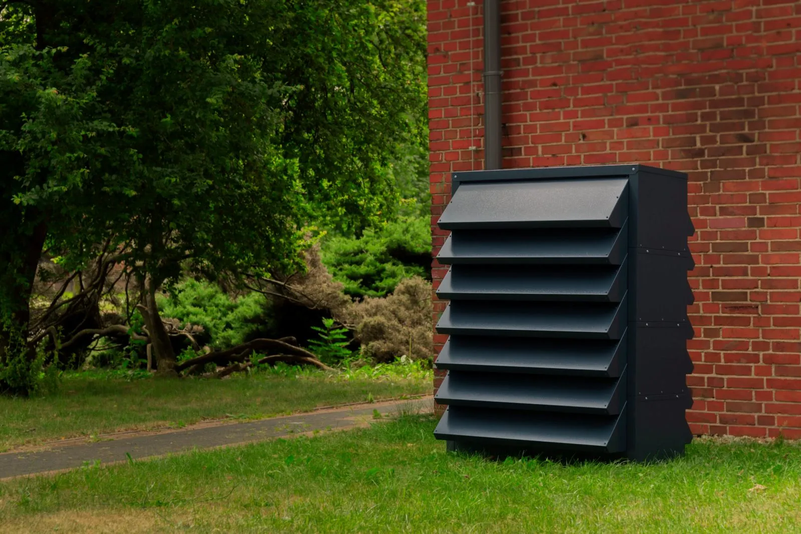 Głośna pompa ciepła? Sprawdź, jak uniknąć mandatu i&nbsp;konfliktów z&nbsp;sąsiadami!